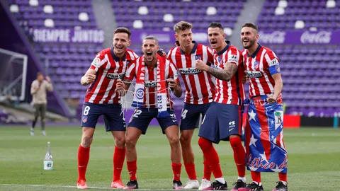 Los jugadores del Atlético de Madrid celebran el título de Liga tras ganar al Real Valladolid