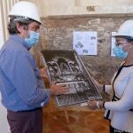 La alcaldesa de Cartagena, Ana Belén Castejón, ha visitado esta semana la Catedral Antigua para comprobar el avance de las obras de restauración de la Capilla del Concejo, y lo ha hecho acompañada por la vicealcaldesa, Noelia Arroyo