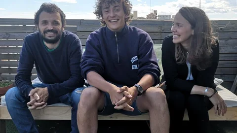 Dalmau Oliveras, junto a sus hermanos