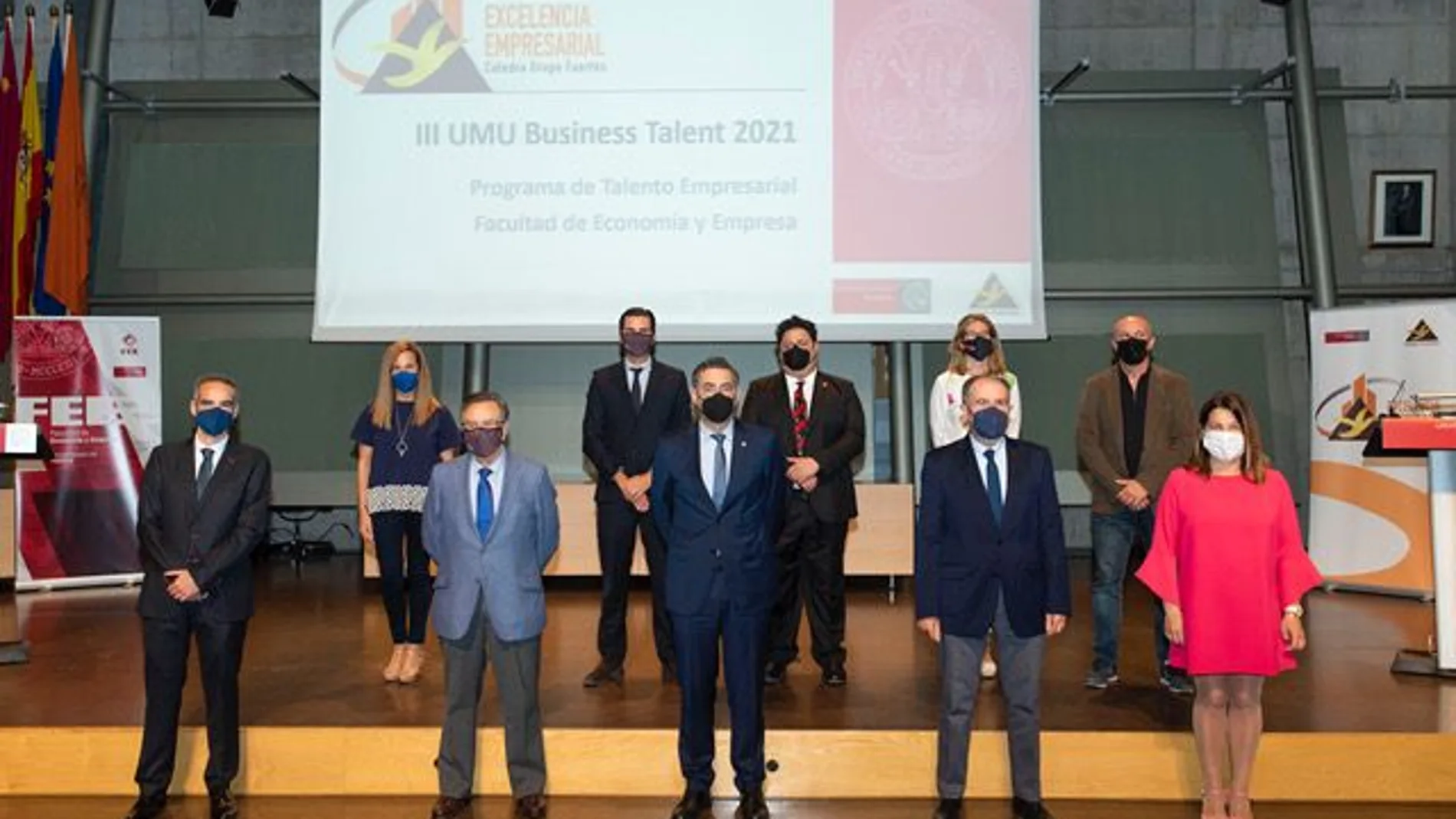 Los alumnos del programa formativo Business Talent de la Cátedra de Excelencia Empresarial de Grupo Fuertes reciben sus diplomas