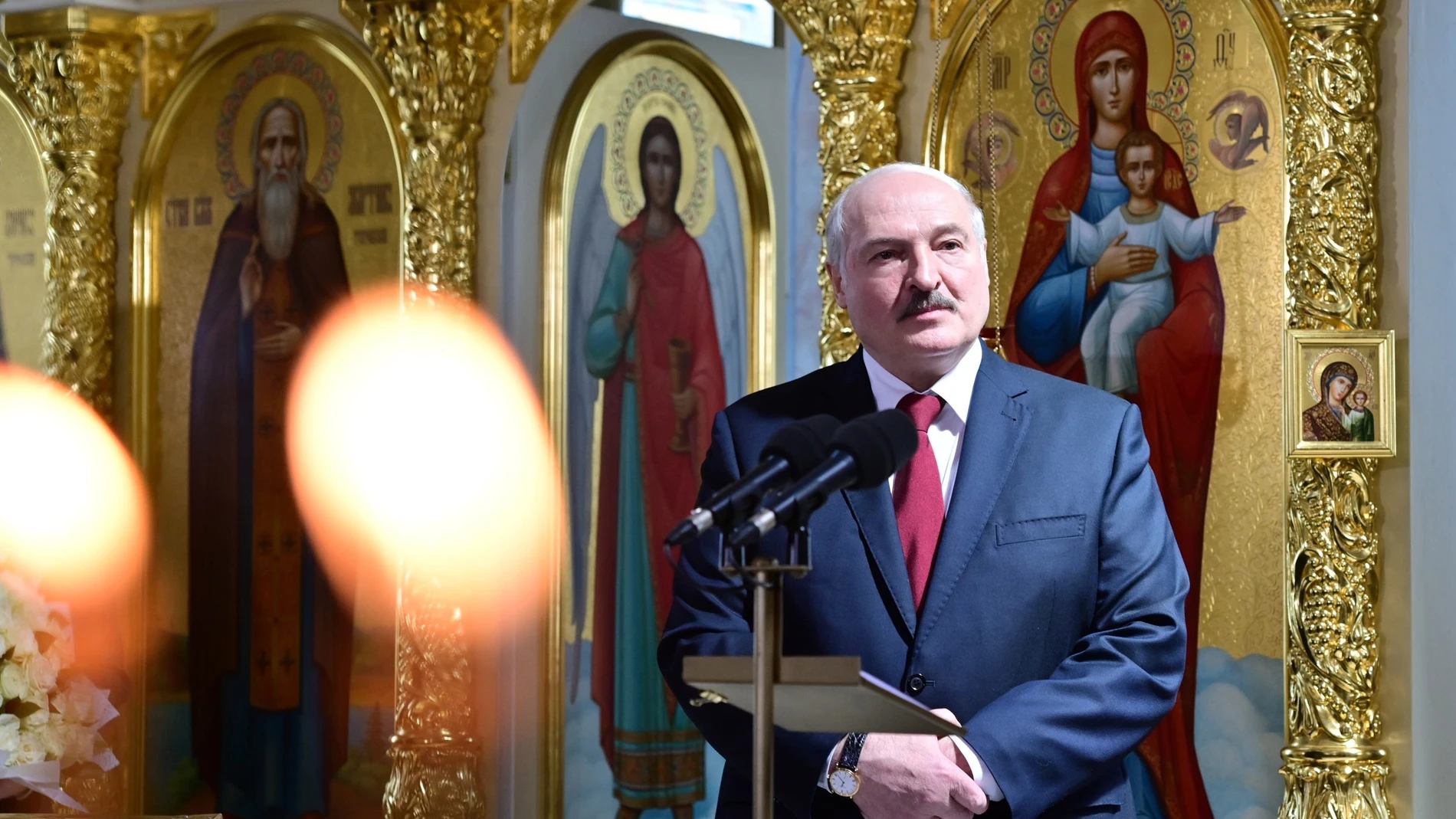 El presidente de Bielorrusia, Alexander Lukashenko, en una imagen de archivo en catedral en Turau