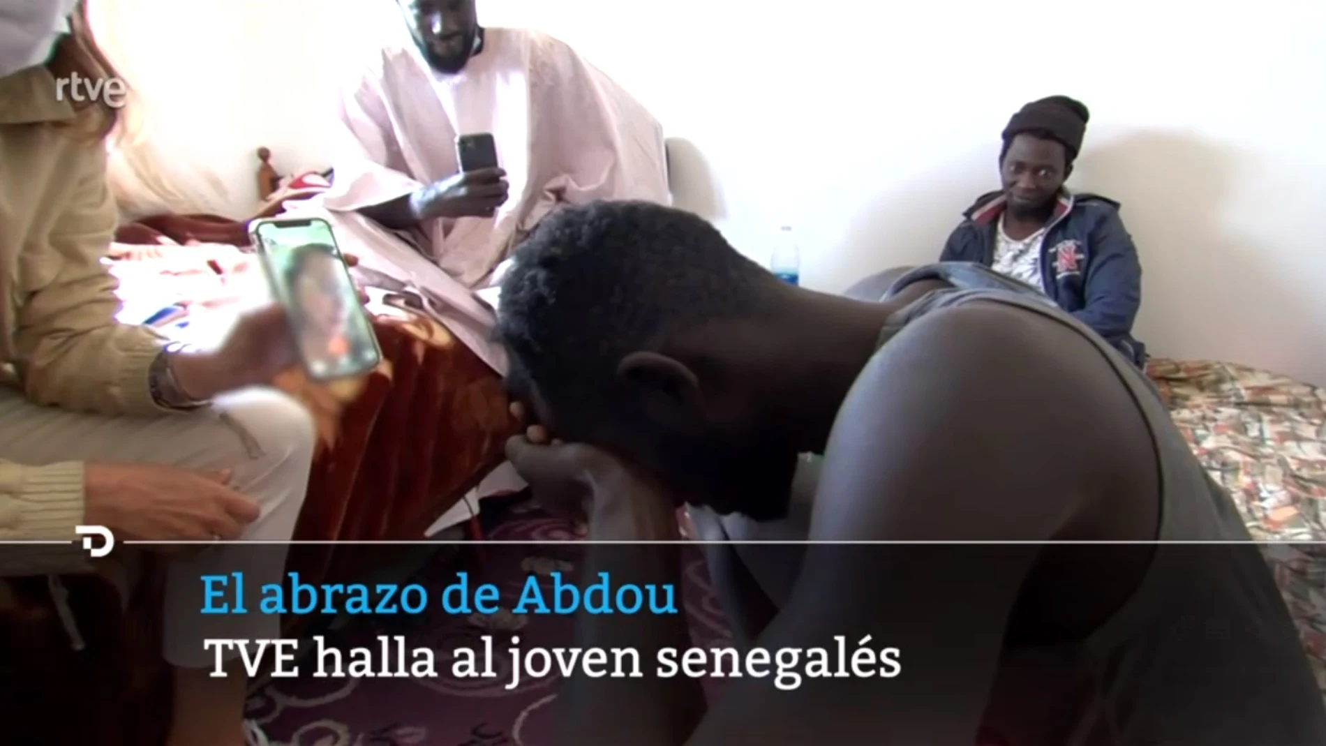 Abdou recibe la llamada de Luna