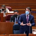 El presidente de la Junta, Alfonso Fernández Mañueco, durante el Pleno de las Cortes de Castilla y León
