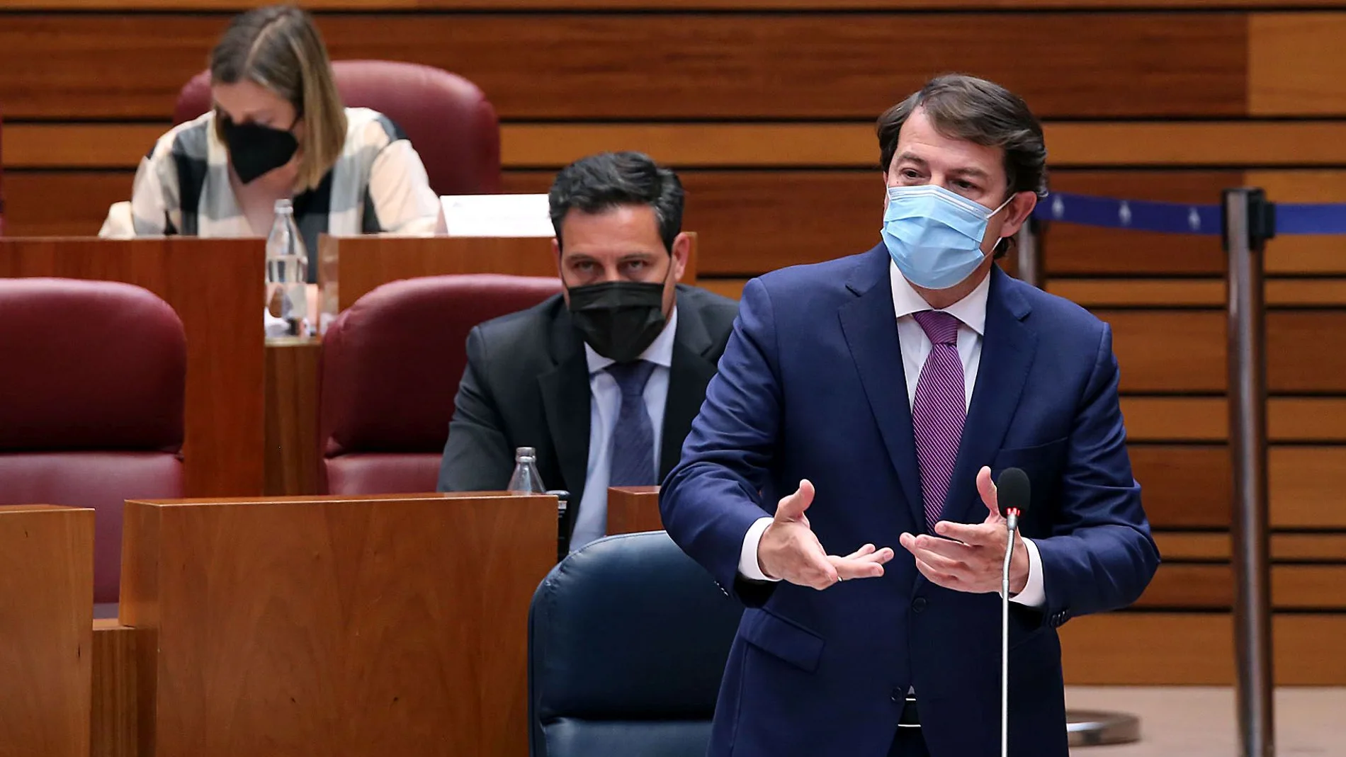 El presidente de la Junta, Alfonso Fernández Mañueco, durante el Pleno de las Cortes de Castilla y León