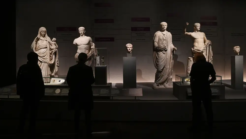Estatuas de miembros de la dinastía Julio-Claudia, expuestas en la exposición del British Museum de Londres