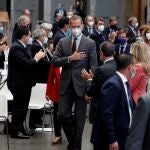 El rey Felipe VI durante su visita a COTEC, una organización para el impulso de la innovación, antes de la presentación del Anuario 2021 del Informe COTEC en Madrid