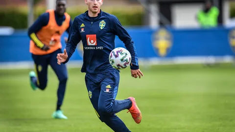 Dejan Kulusevski fue el primer jugador sueco que dio positivo en la concentración de su selección.