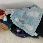 La foto de Lara Arreguiz, tendida en el suelo, se volvió viral en Argentina