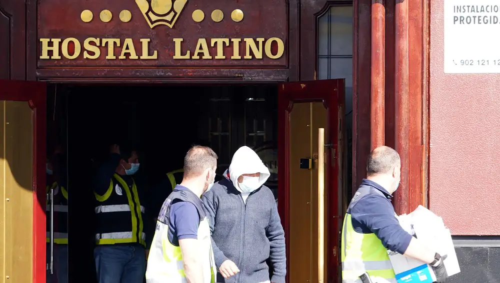 Cierre del Club Latino tras un registro policial