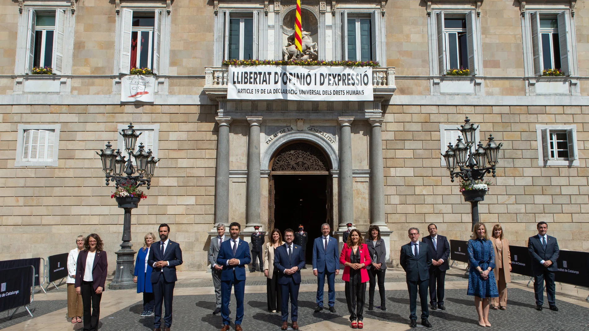 El Govern de Pere Aragonès ante el Palau de la Generalitat, en Barcelona