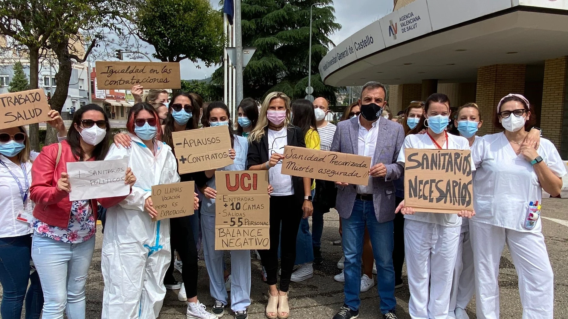 Protesta en Castellón de sanitarios contra la no renovación de contratos covid