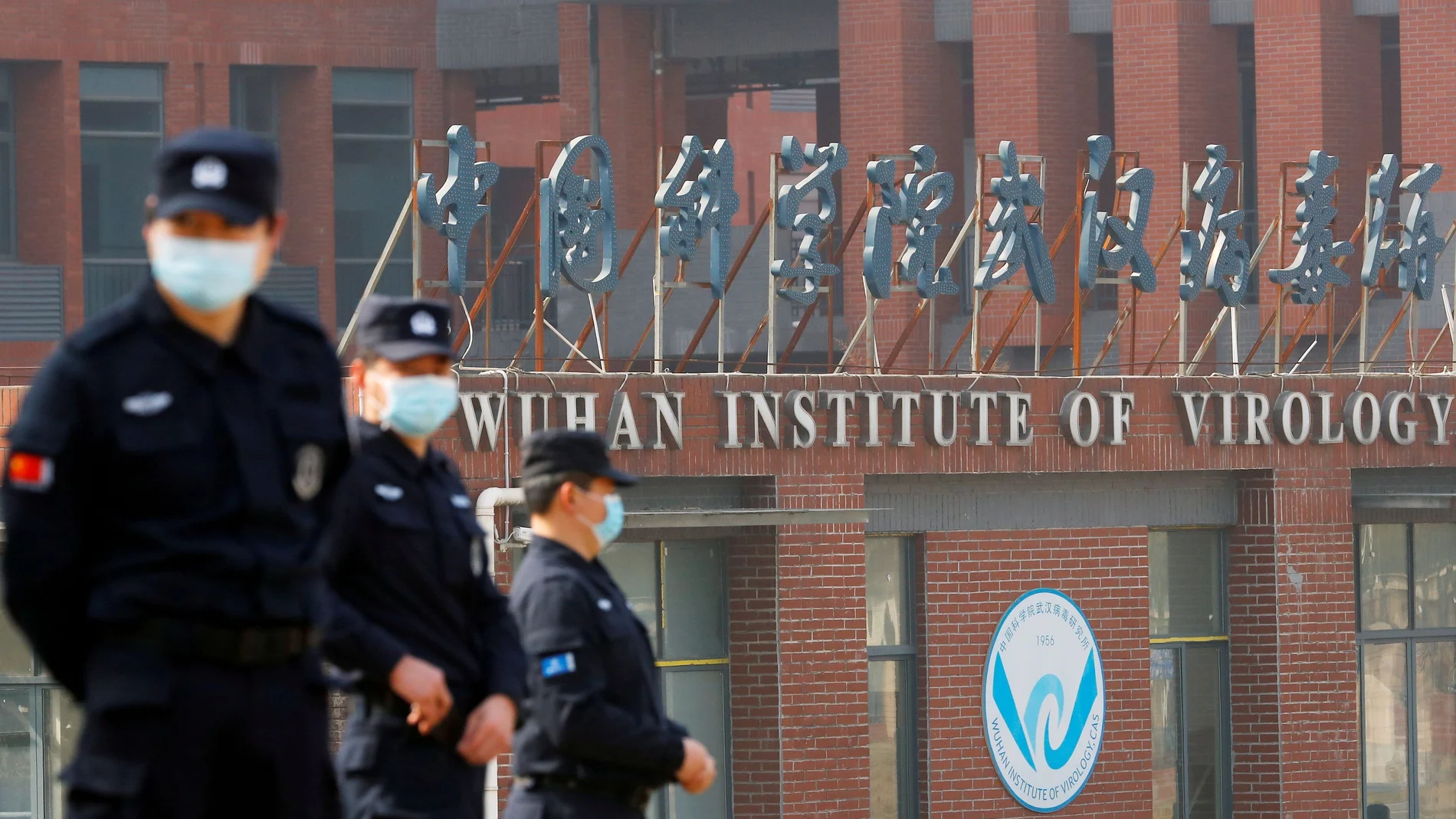 Entrada del Instituto de Virología de Wuhan durante la visita de la OMS en 3 de febrero de 2021