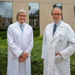 Los doctores Lluís Orozco y Robert Soler, del Instituto de Terapia Regenerativa Tisular (ITRT), del Centro Médico Teknon en Barcelona