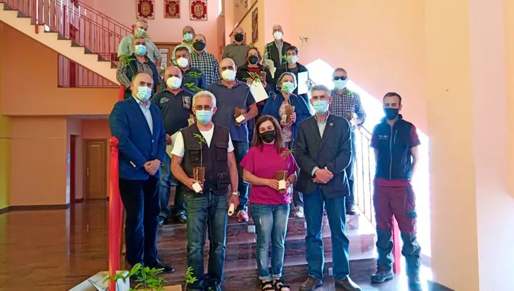 Clausura del curso "Cuidado y mantenimiento de recursos naturales y forestales de la Reserva de la Biosfera de los Ancares Leoneses" en el aula Uned de Vega de Espinareda (León)