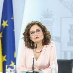 La ministra portavoz y ministra de Hacienda, María Jesús Montero, comparece en una rueda de prensa posterior al Consejo de Ministros
