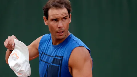 Rafa Nadal ya se está entrenando en las pistas de Roland Garros