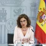 La ministra portavoz y ministra de Hacienda, María Jesús Montero, comparece en una rueda de prensa posterior al Consejo de Ministros extraordinario