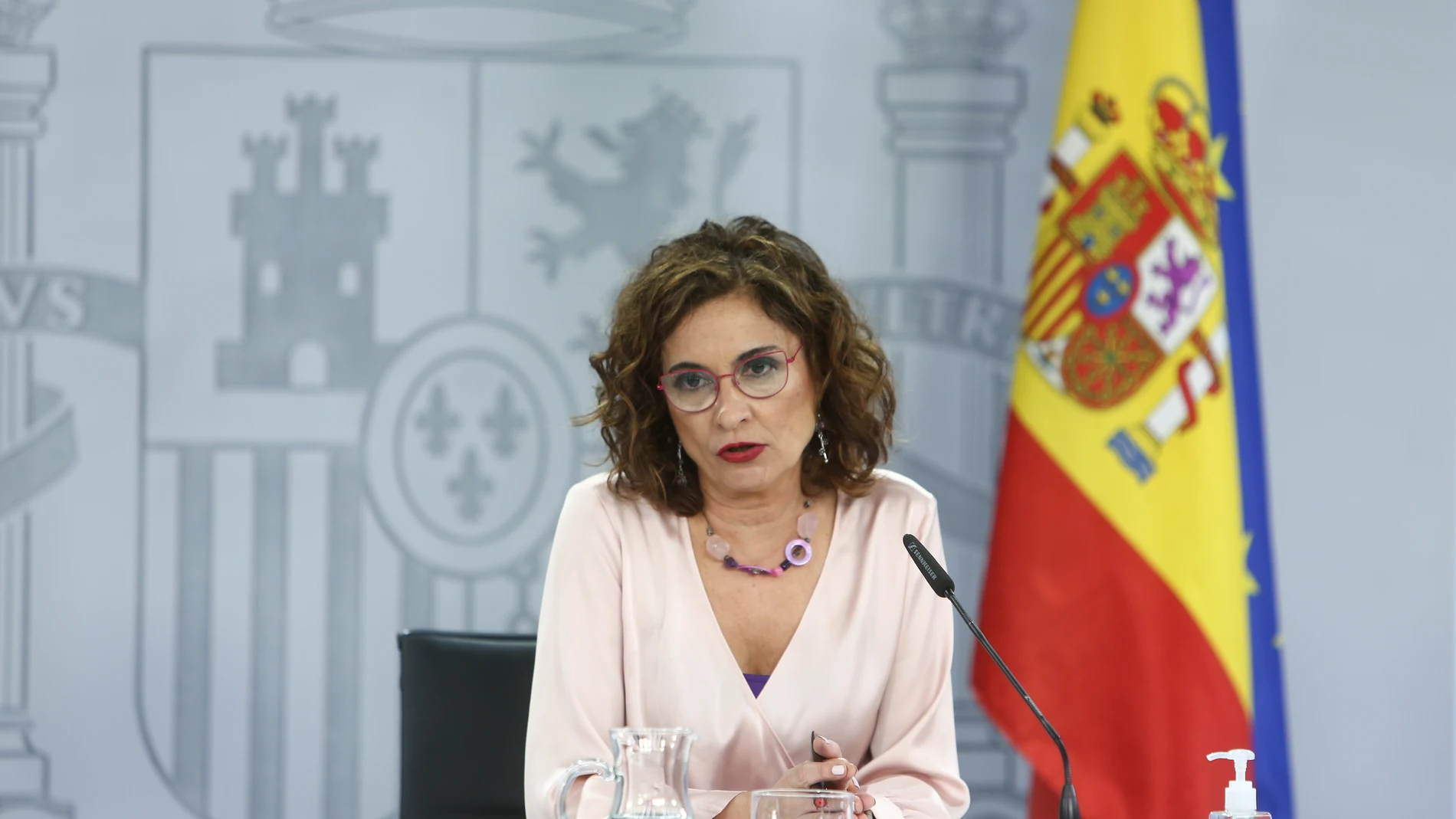 La ministra portavoz y ministra de Hacienda, María Jesús Montero, comparece en una rueda de prensa posterior al Consejo de Ministros extraordinario