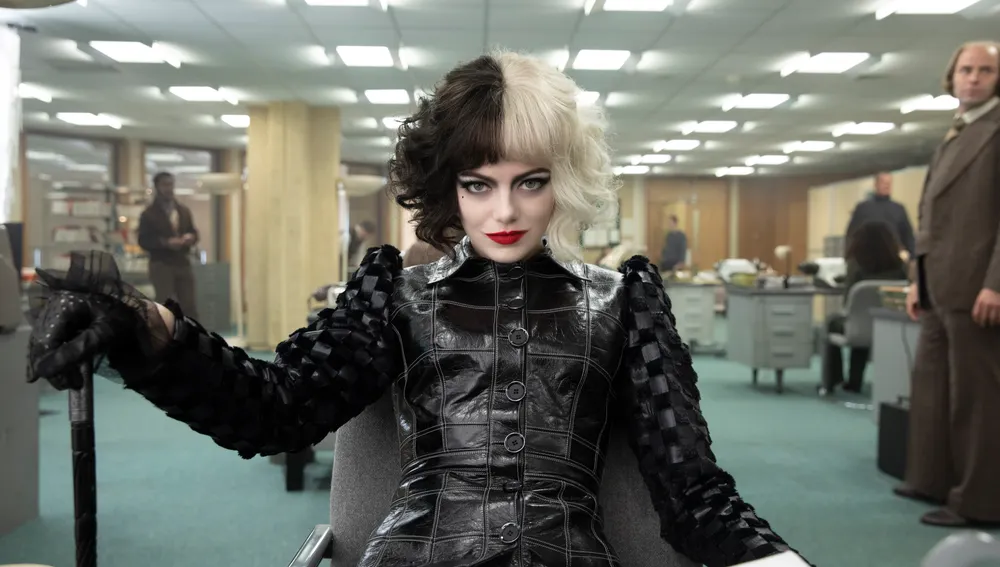 Emma Stone en "Cruella", un papel para el que lleva trabajando casi 5 años / DISNEY