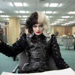 Emma Stone en "Cruella", un papel para el que lleva trabajando casi 5 años / DISNEY