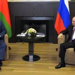  Lukashenko asegura a Putin que Occidente trata de desestabilizar Bielorrusia