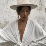 Isabel Campos con vestido blanco de Zara/ Instagram @isabelcamposr