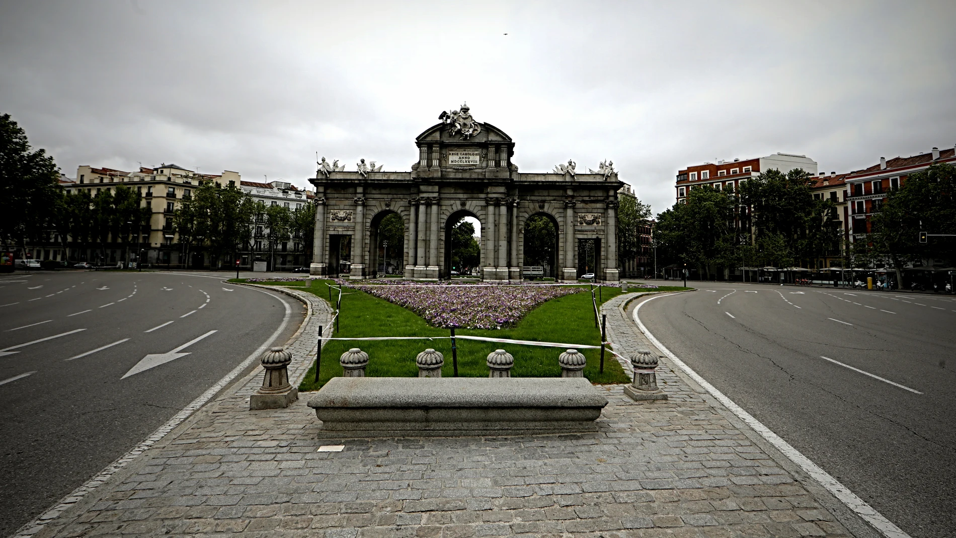 La Puerta de Alcalá, durante el confinamiento del año pasado