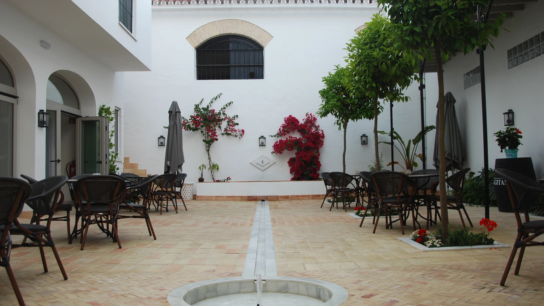 Vista del patio de Albariza Hotel Boutique, en Sanlúcar de Barrameda, Cádiz