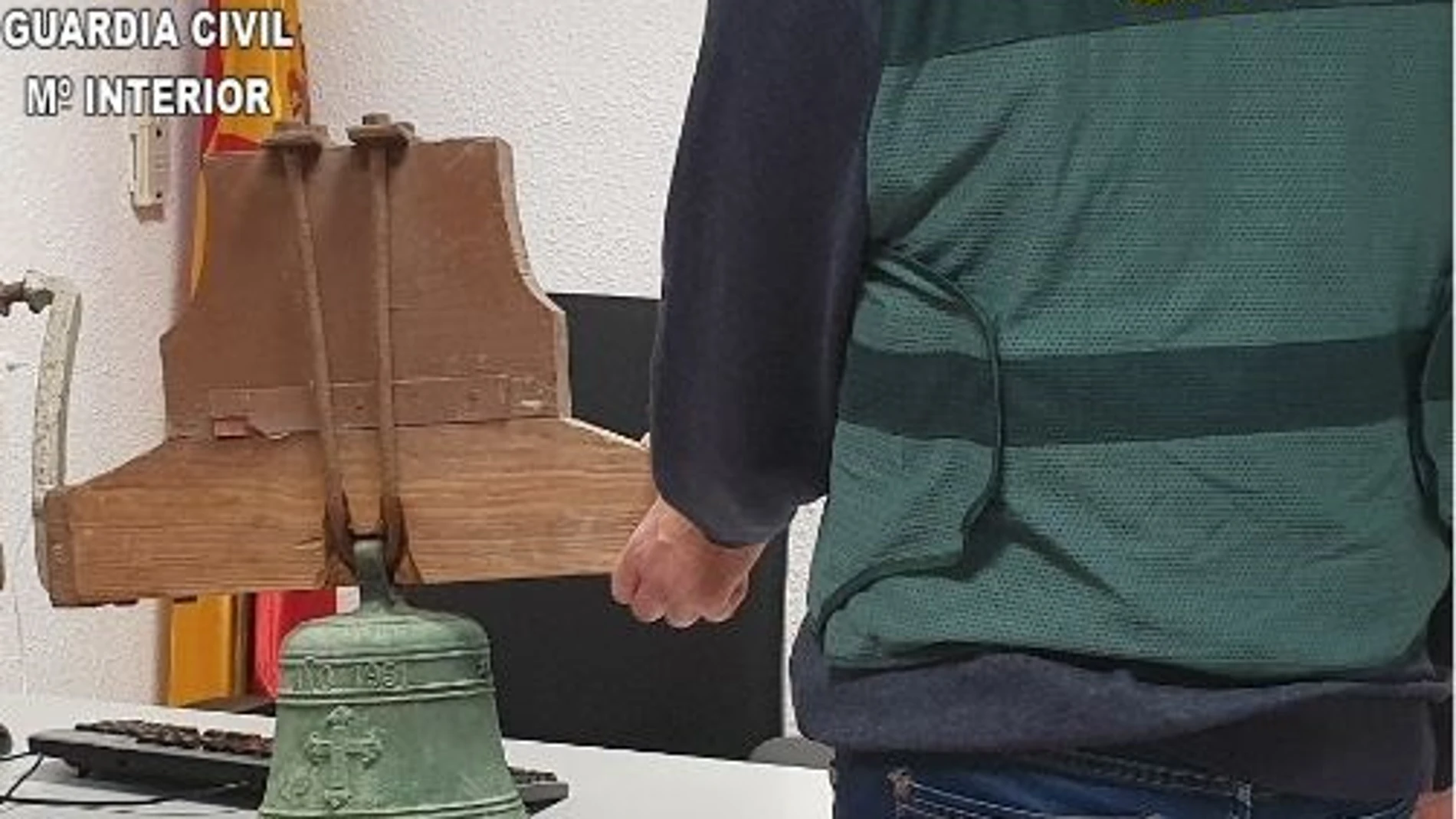 Campana de una ermita de Alboraia recuperada por la Guardia Civil