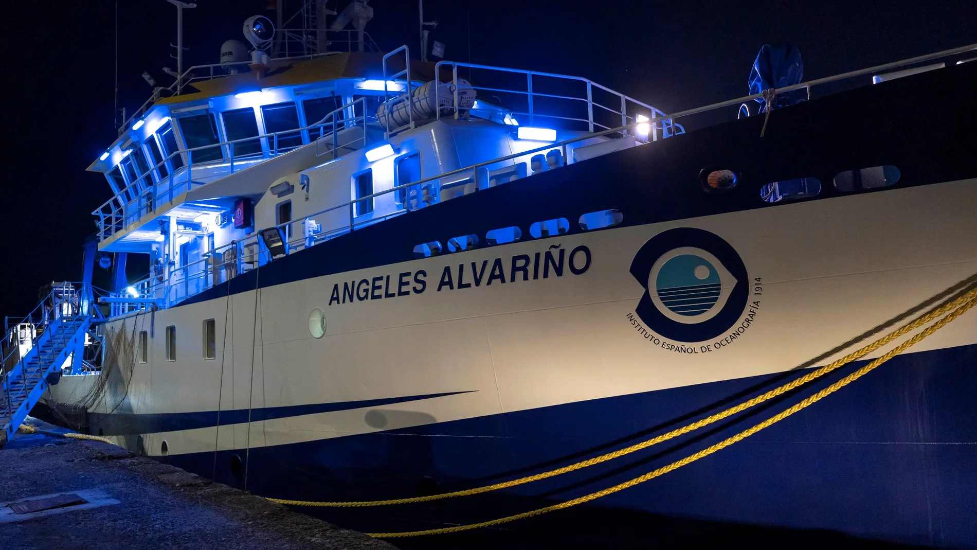 El buque oceanográfico "Ángeles Alvariño" dotado con un sonar de barrido lateral