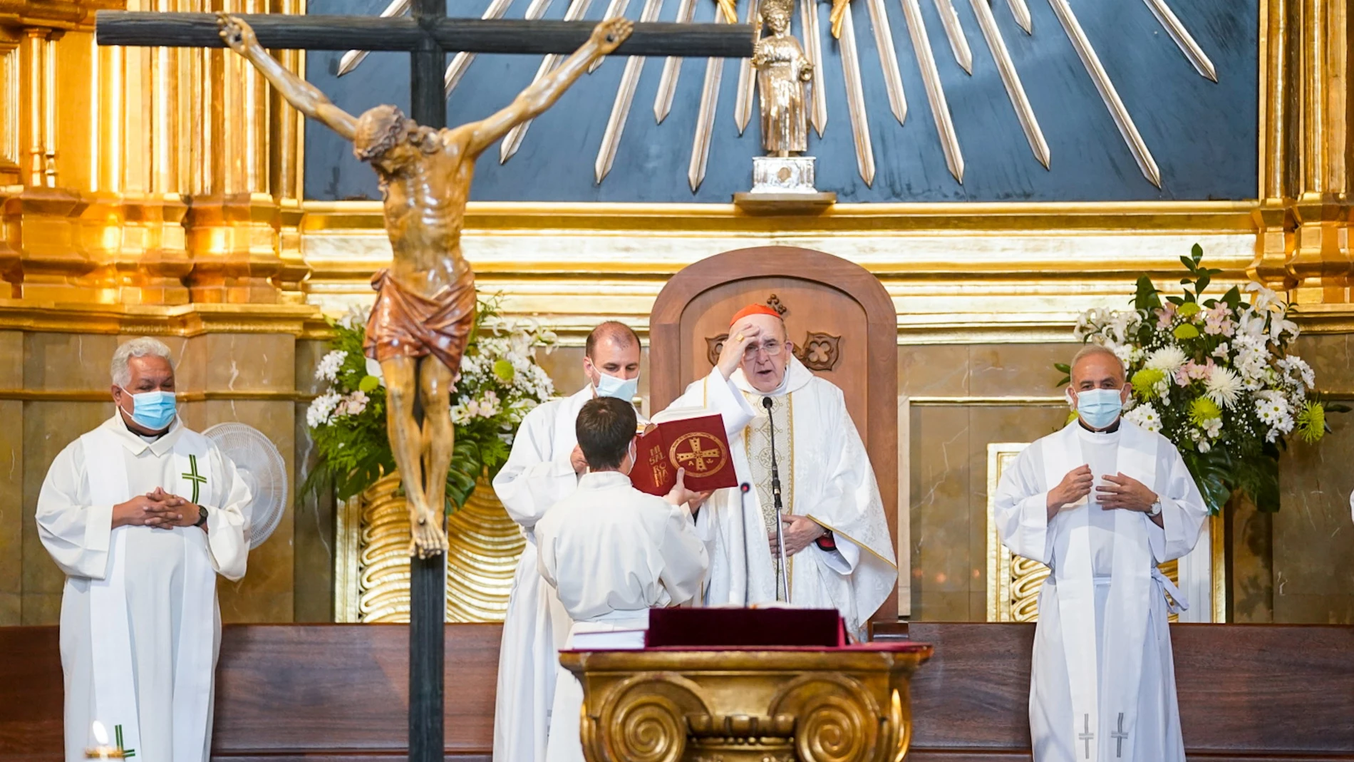El Arzobispo de Madrid, Carlos Osoro, preside una eucaristía