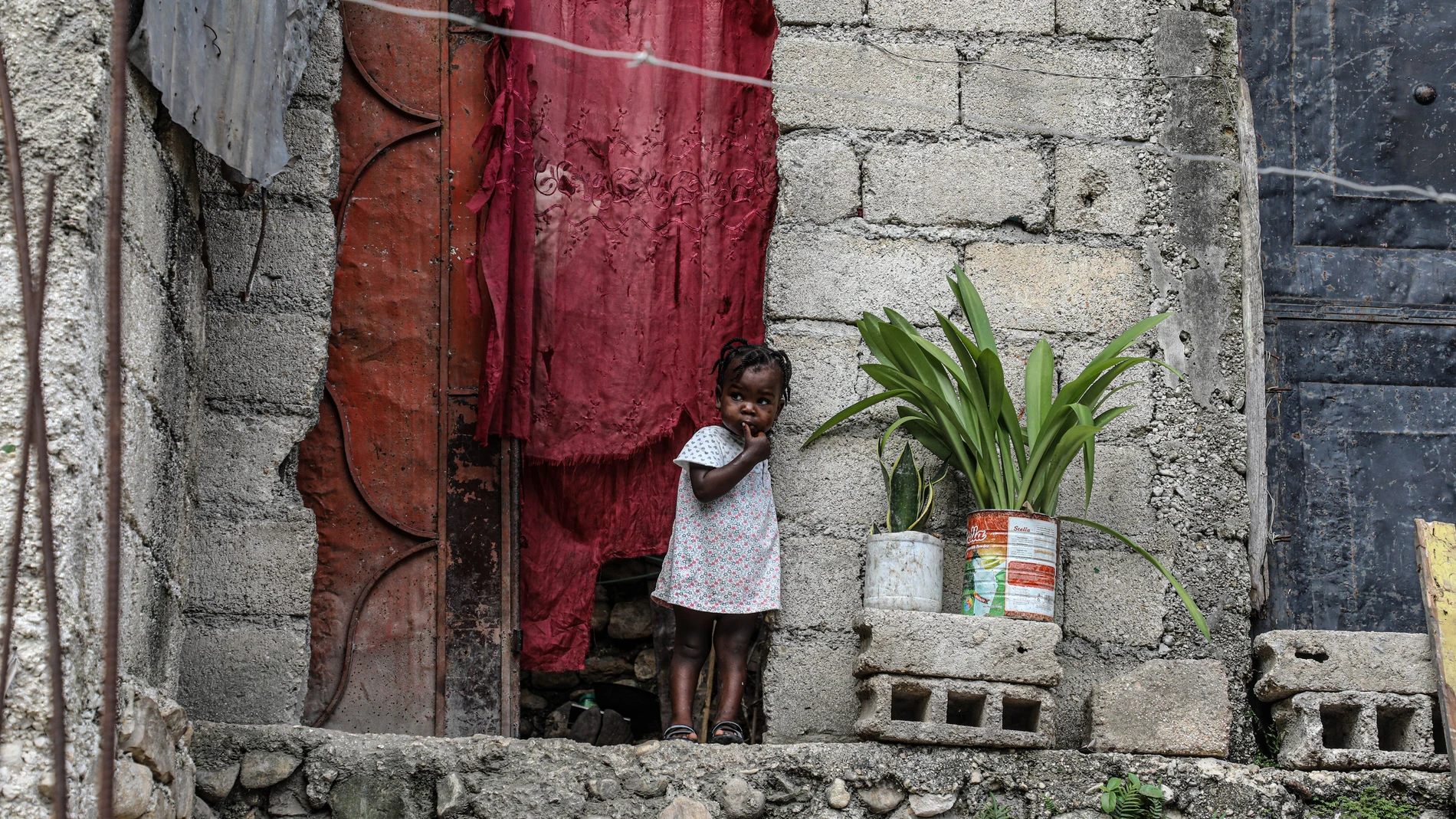 Una niña en Tabarre Issa, Puerto Príncipe© UNICEF/UN0469221/MORENO GONZA25/05/2021