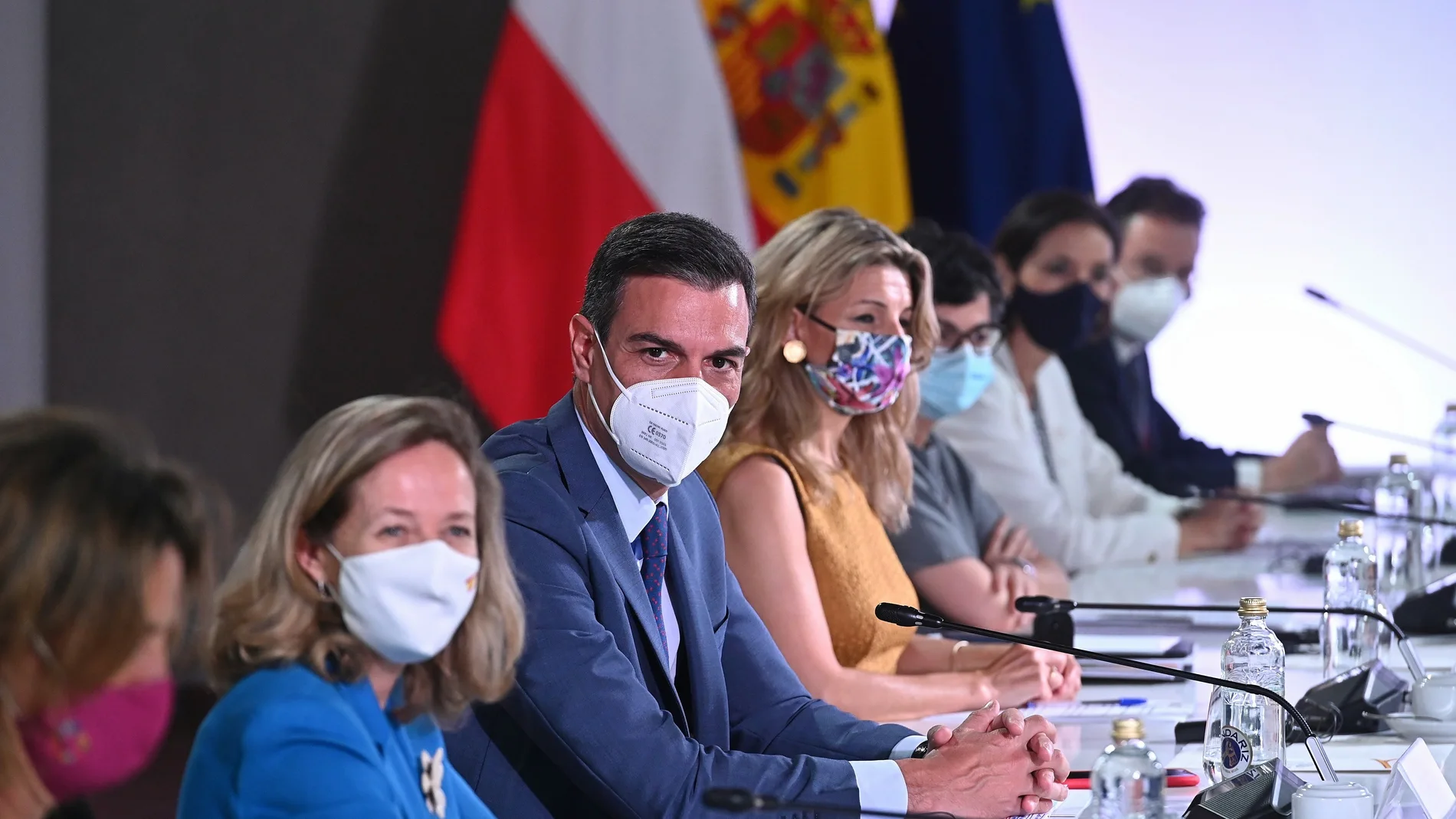 El presidente del Gobierno de España, Pedro Sánchez, acompañado de las vicepresidentas Nadia Calviño, Yolanda Díaz y Teresa Ribera y la ministra de Asuntos Exteriores, Arancha González Laya, entre otros, durante la XIII cumbre hispano-polaca