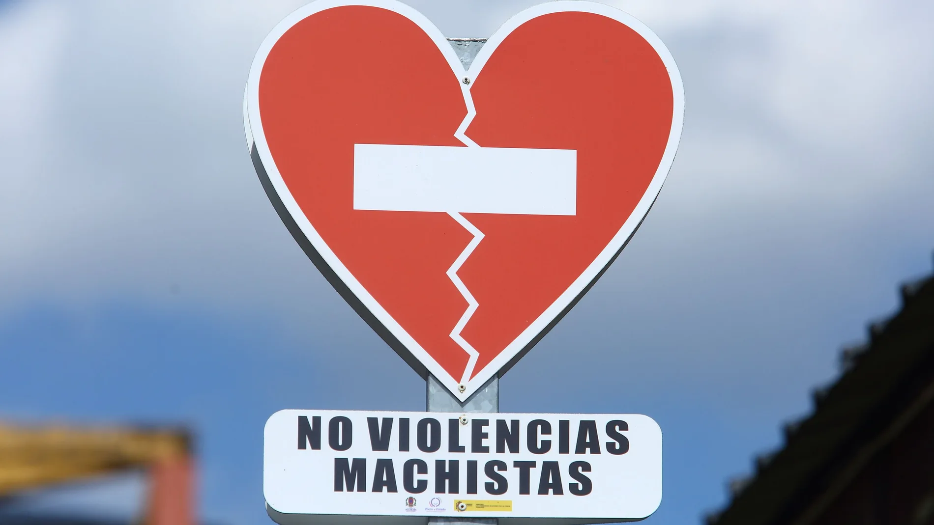 Señal contra la violencia machista en Villablino (León)
