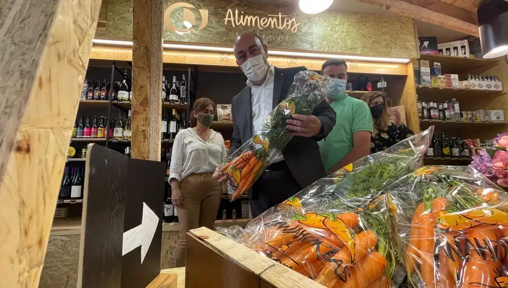 El presidente de la Diputación de Segovia, Miguel Ángel de Vicente, visita "Saborea Cuéllar"