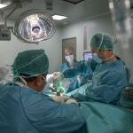 El robot Mazor X permite planificar la intervención y una mayor precisión a la hora de ubicar los implantes espinales