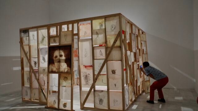 Exposición de Ida Applebroog en el museo Reina Sofía, celebrada en 2021
