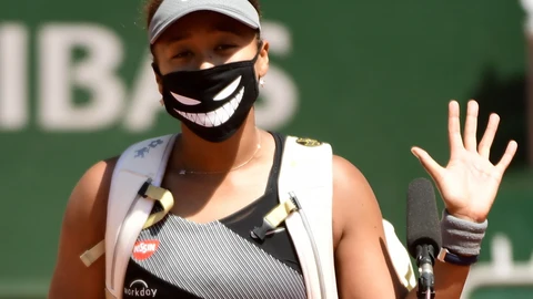 Naomi Osaka después de haber superado la primera ronda en París. Hoy anunció su abandono del torneo