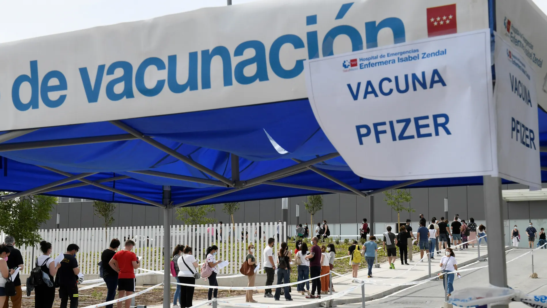 La mayoría de la población española se decantó por completar su pauta de vacunación con AstraZeneca, tras el problema surgido con los trombos en personas menores de 60 años, en lugar de inocularse una segunda dosis de Pfizer, como también se ofrecía