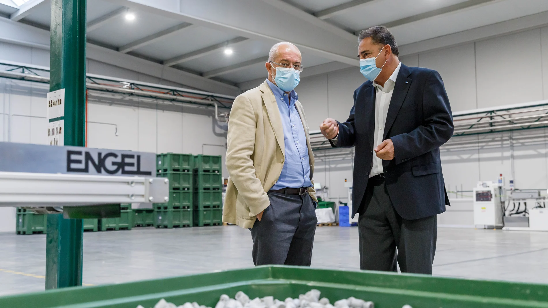El vicepresidente, portavoz y consejero de Transparencia, Ordenación del Territorio y Acción Exterior, Francisco Igea, visita las instalaciones dela empresa Bioammo durante una jornada de trabajo en la provincia de Segovia