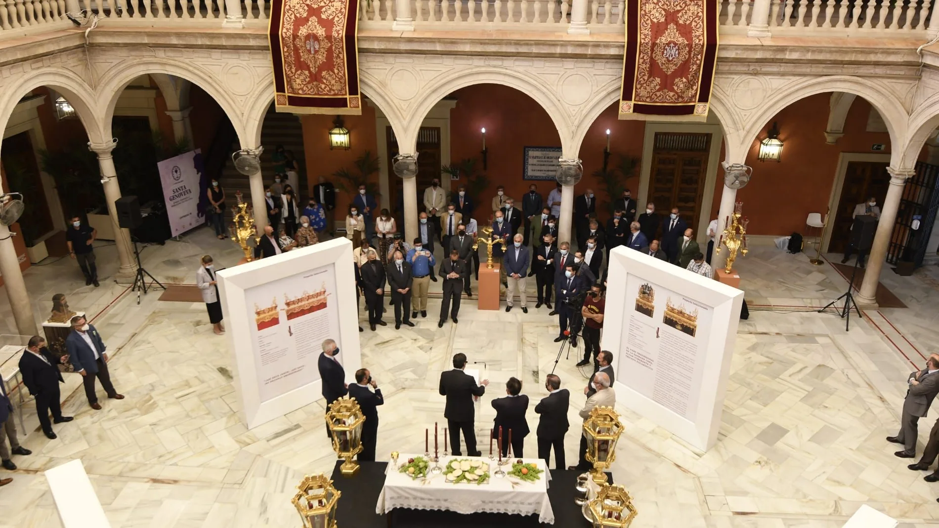 Inauguración de la muestra dedicada a la hermandad de la Cena de Sevilla