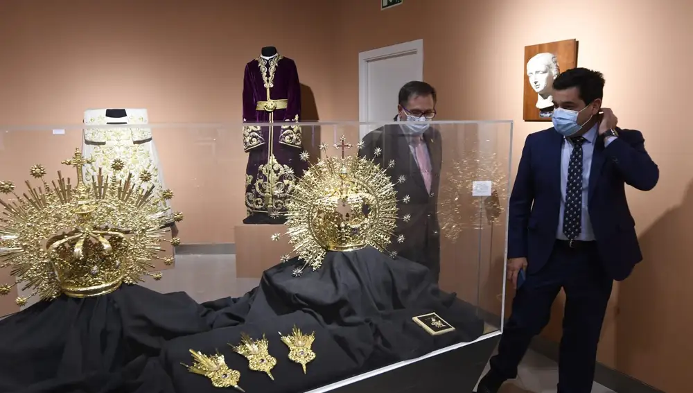 Exposición sobre los 75 años de la hermandad de Santa Genoveva de Sevilla