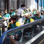 Narita (Japan), 31/05/2021.- Australian women's softball team members wait to receive antigen test upon their arrival at Narita Airport in Narita, Japan, 01 June 2021. The Australian women's softball team is the first squad to arrive in Japan some 50 days before the Tokyo Olympics for a training camp in Ota, Gunma prefecture, north of Tokyo. (Japón, Tokio) EFE/EPA/JIJI PRESS JAPAN OUT EDITORIAL USE ONLY/ NO ARCHIVES
