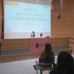 La directora general de Mujer, María José García, interviene en la Mesa de Agresiones y Abusos sexuales de la Región de Murcia.