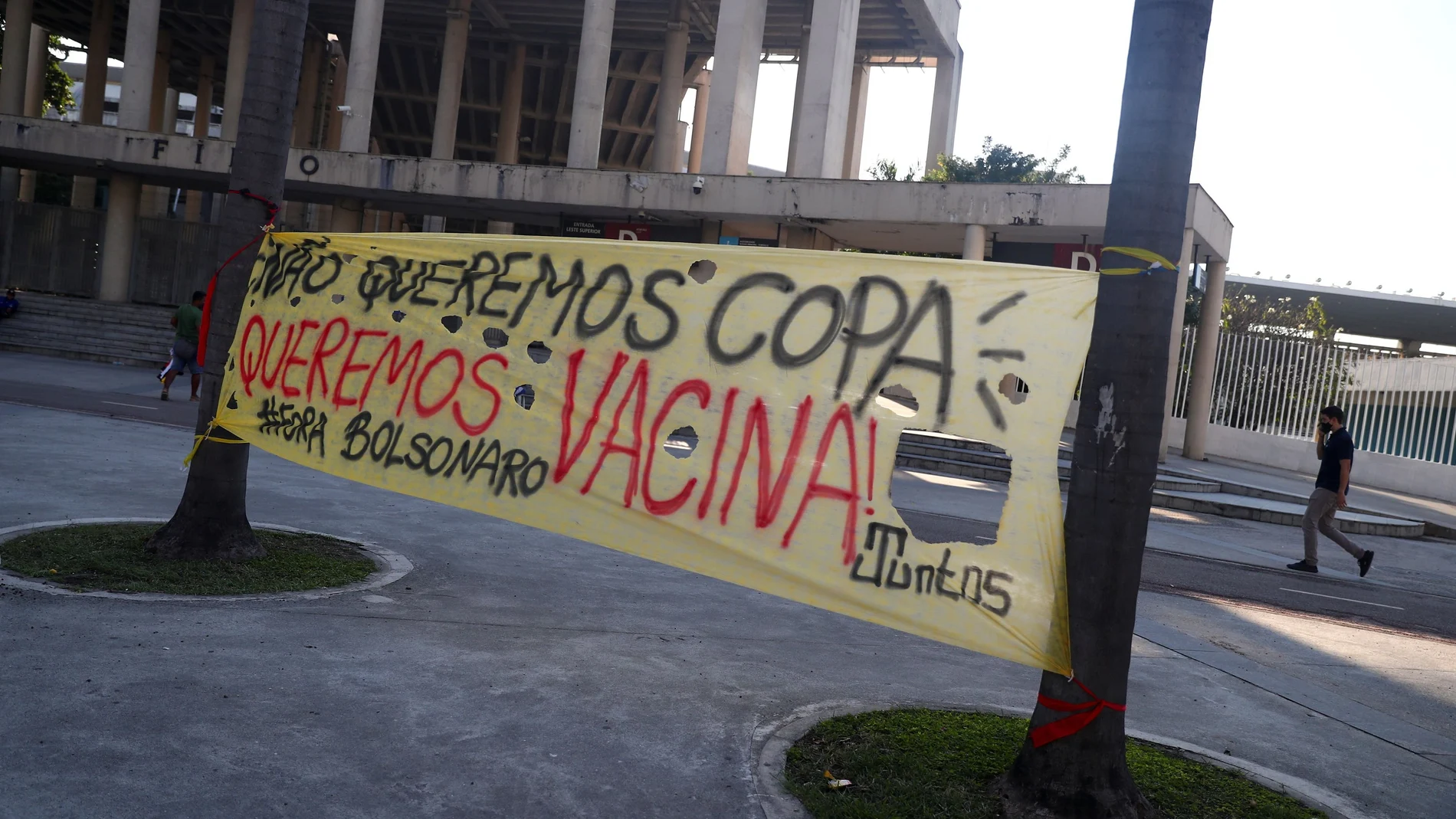 Protestas en las afueras del estadio de Maracaná en contra de la Copa América