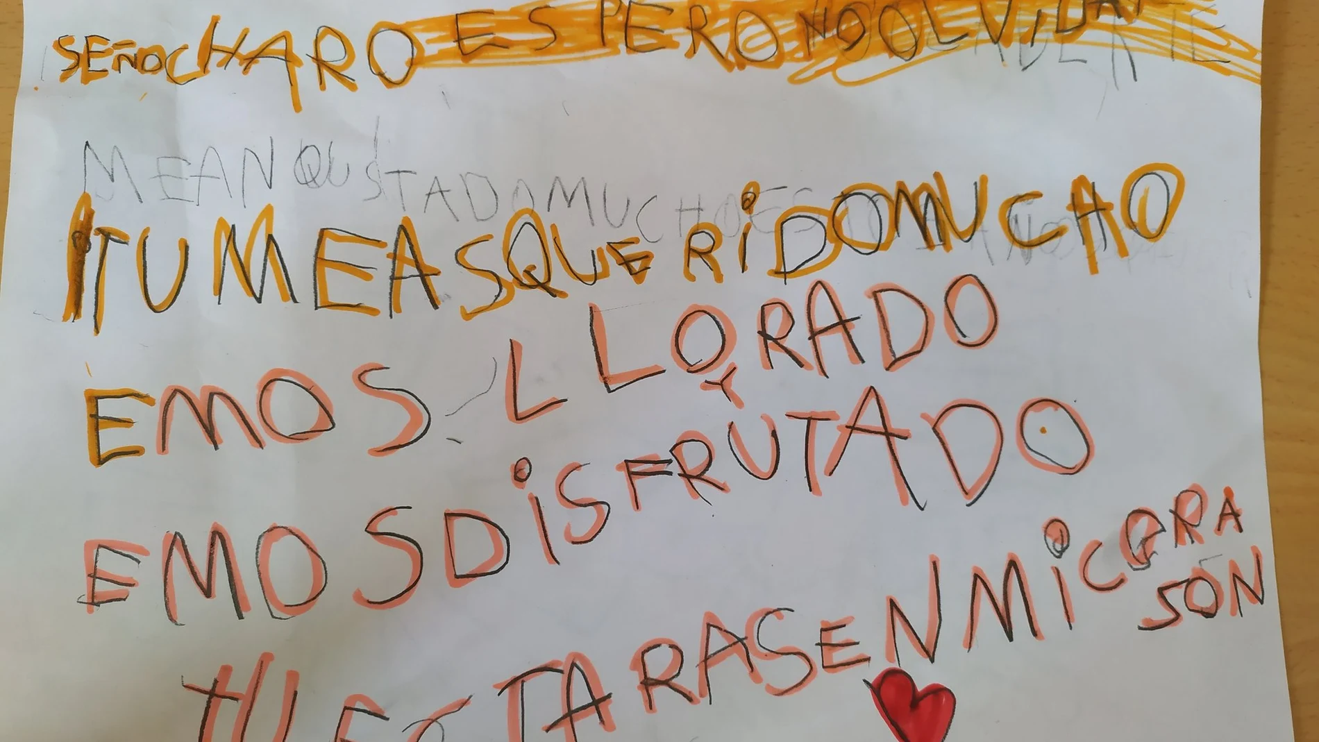 Imagen de la carta de una niña escrita a su profesora difundida en Twitter