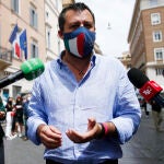 El líder de la Liga Matteo Salvini atiende a los medios italianos en Roma