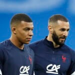 Kylian Mbappé y Karim Benzema, compañeros en la selección de Francia que disputará la Eurocopa.