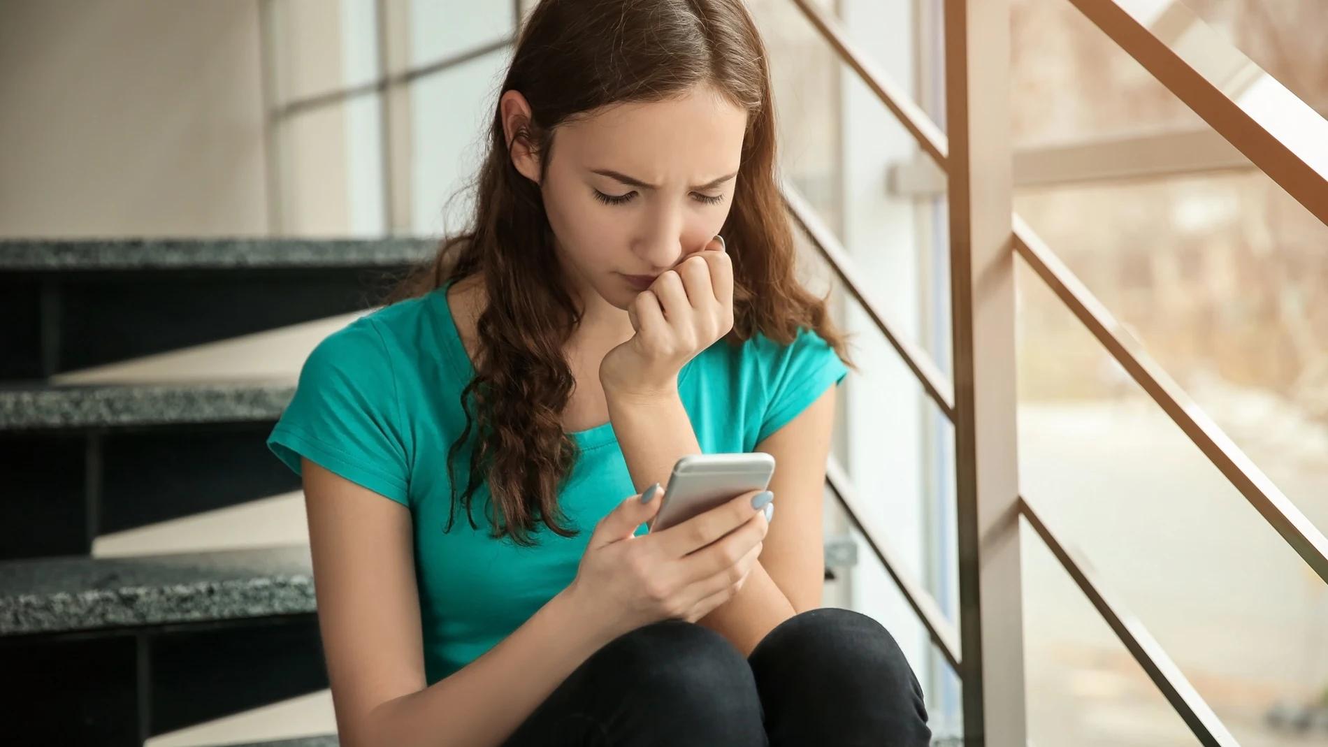 ¿Cómo detectar si mi hijo es adicto al móvil y a las redes sociales?