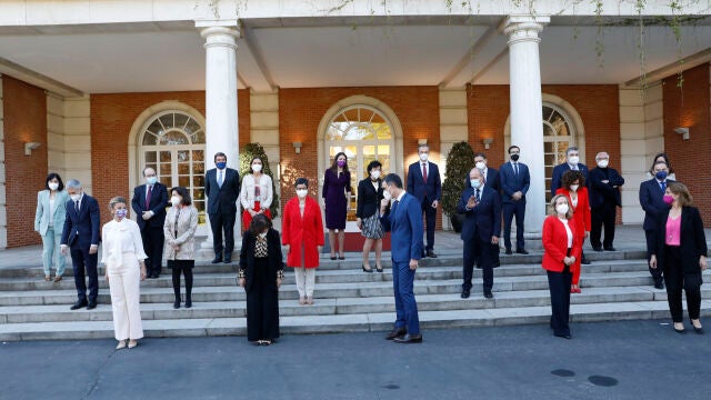 Foto de familia del gobierno de Sánchez al completo tras incorporarse Ione Belarra como ministra de Derechos Sociales y Agenda 2030